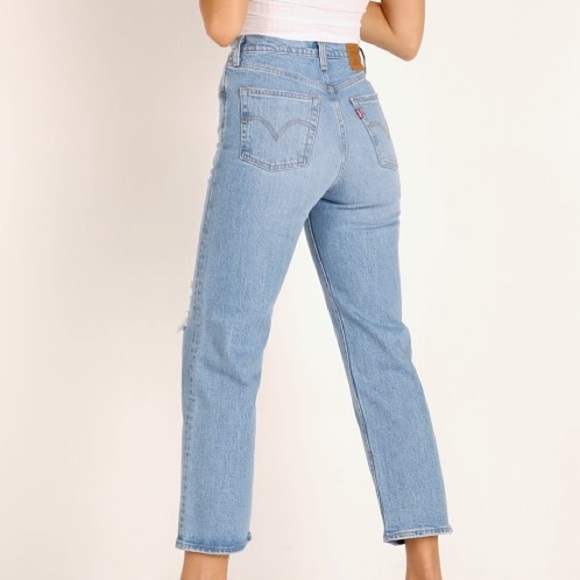 Levi’s Ribcage Straight Ankle Jean in Tango Fade Wash - Picture 3 of 14